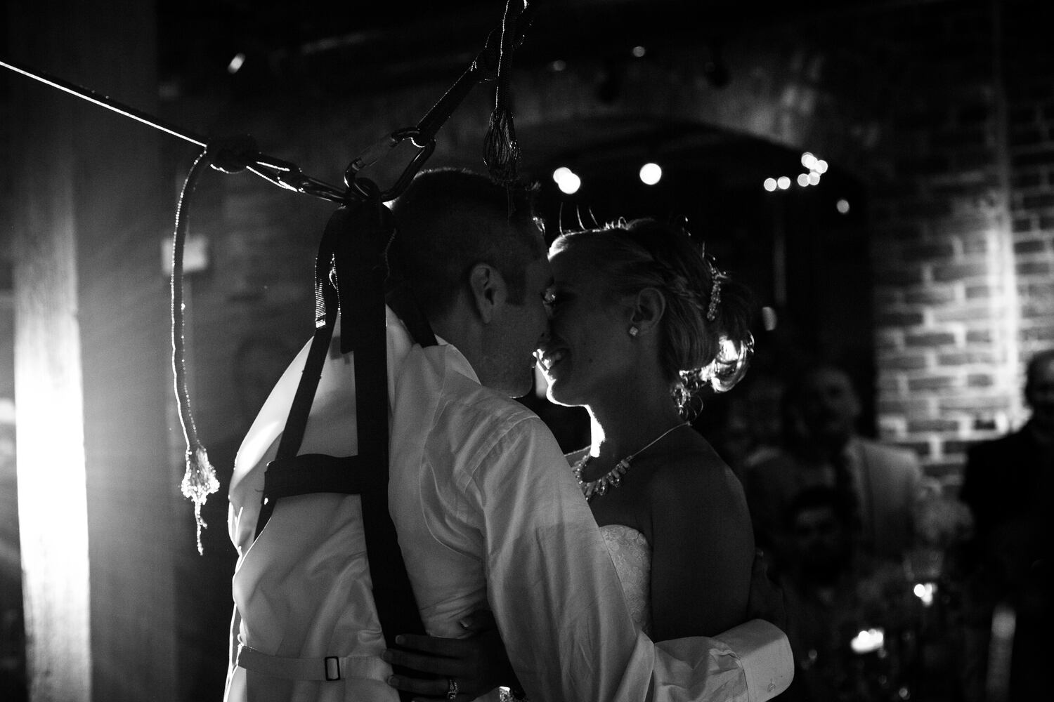 Paraplegic veteran surprises bride by standing for first dance