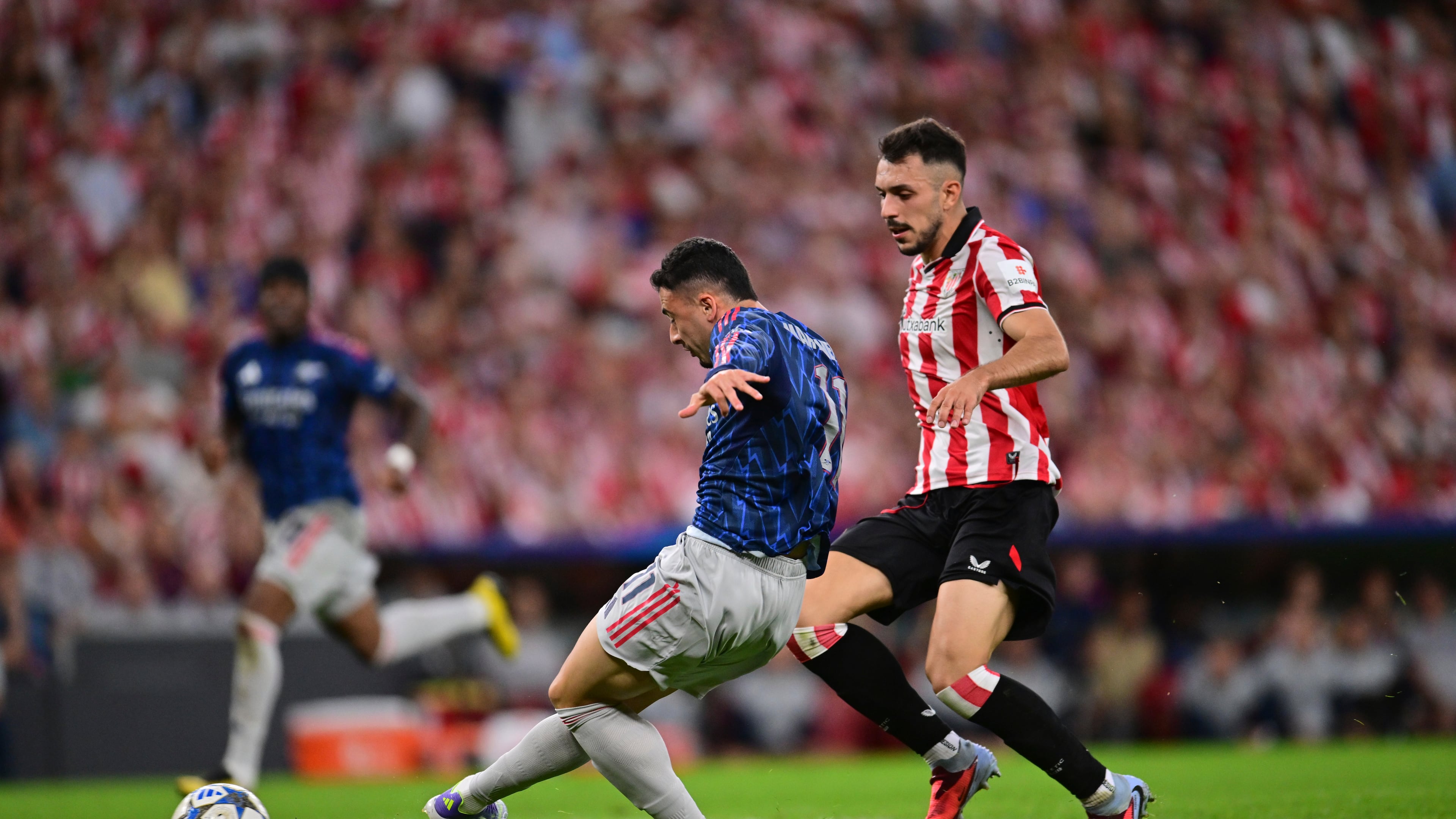 Arsenal's Gabriel Martinelli scores the opening goal of his team during the Champions League opening phase soccer match between Athletic Bilbao and Arsenal at the San Mames stadium in Bilbao, Spain, Tuesday, Sept. 16, 2025. (AP Photo/Miguel Oses)