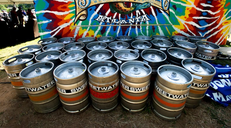 CONCOURSE B (B31) -- SweetWater Last Cast Bar & Grill: The spot serves some of SweetWater's most popular brews and a casual food menu with grab-and-go items including pretzel bites with 420 Extra Pale Ale mustard sauce and creole shrimp hoagies