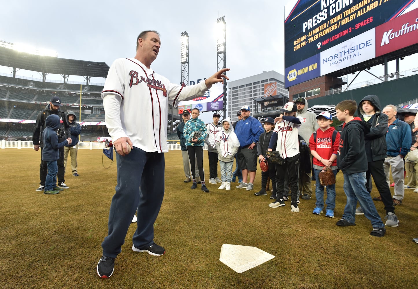 Photos: Braves unveil uniforms at Chop Fest