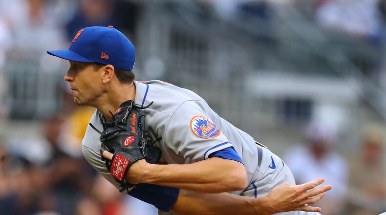 081822 Atlanta: New York Mets starting pitcher Jacob deGrom delivers against the Atlanta Braves during the first inning in a MLB baseball game on Thursday, August 18, 2022, in Atlanta.   “Curtis Compton / Curtis Compton@ajc.com