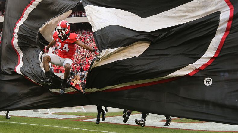 Georgia senior safety Dominick Sanders leads the team through the “G” to take on Kentucky last week.