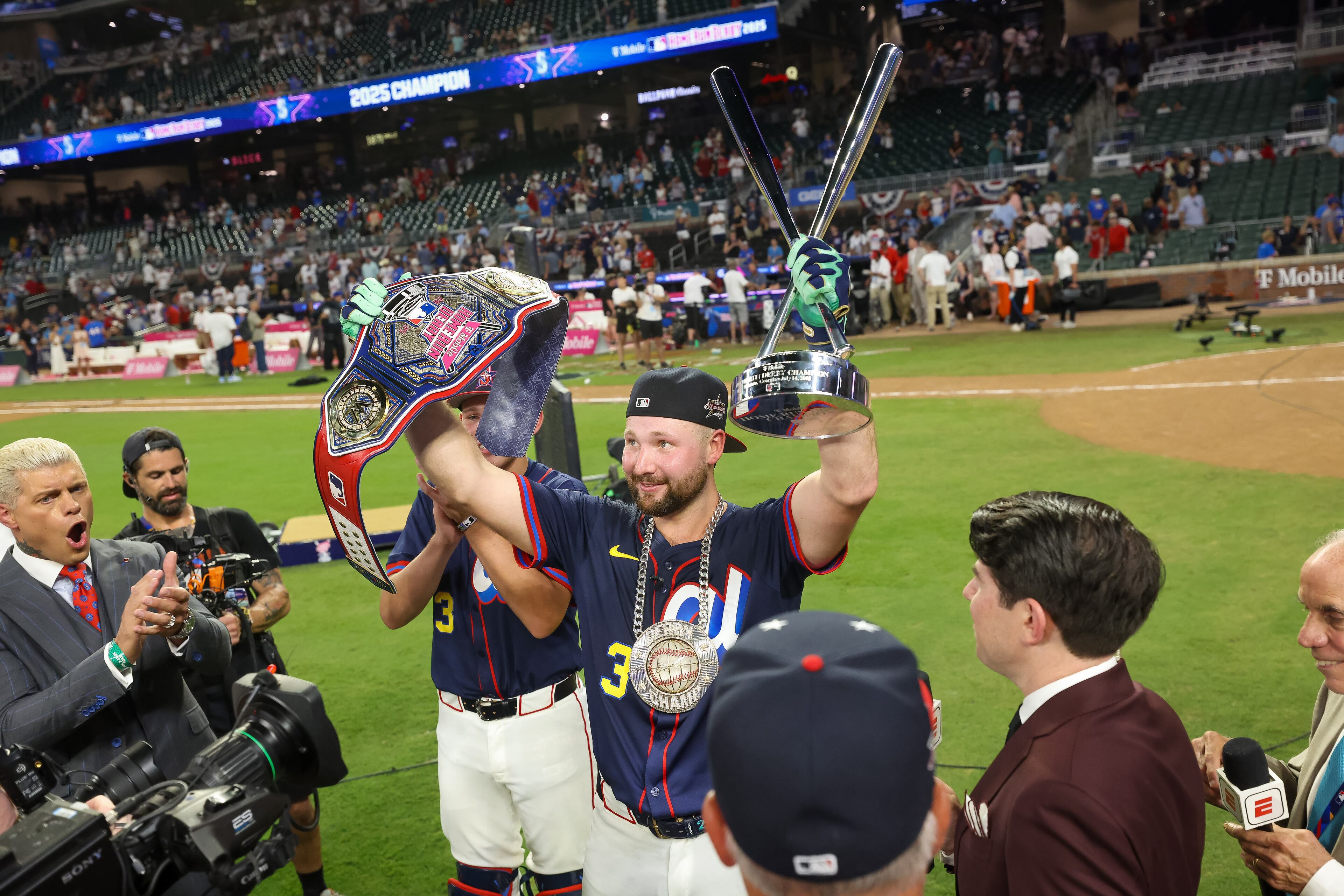 Seattle Mariners catcher Cal Raleigh wins the MLB Home Run Derby on Monday, July 14, 2025 at Truist Park in Atlanta. Jason Getz / AJC