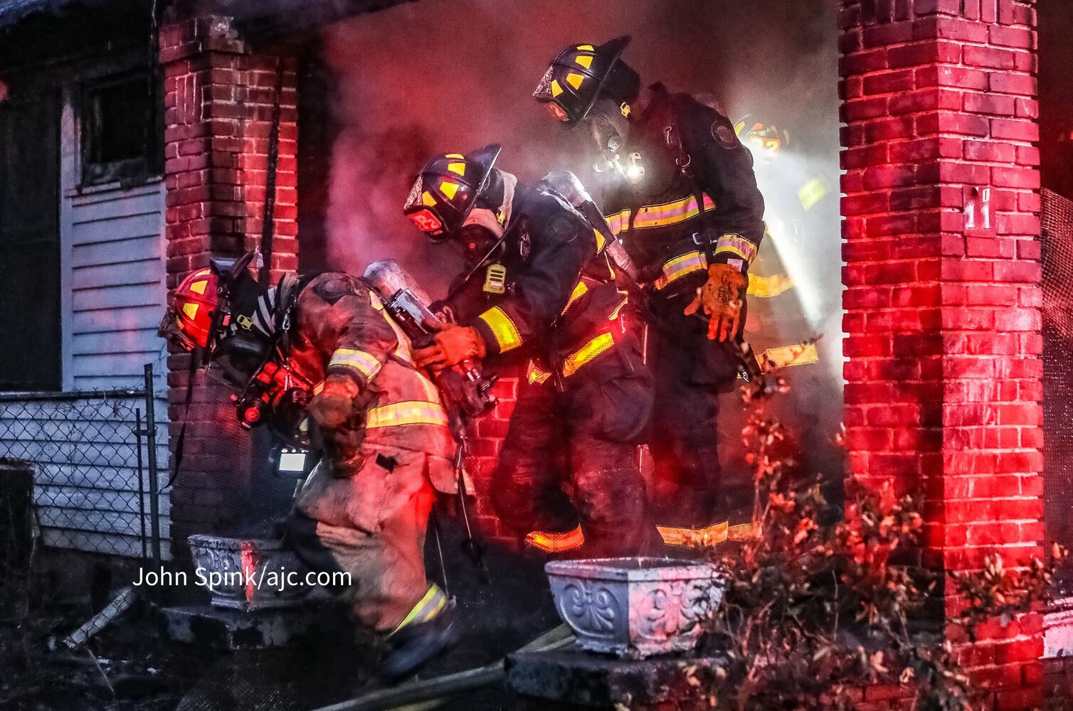 Firefighters battle southwest Atlanta blaze