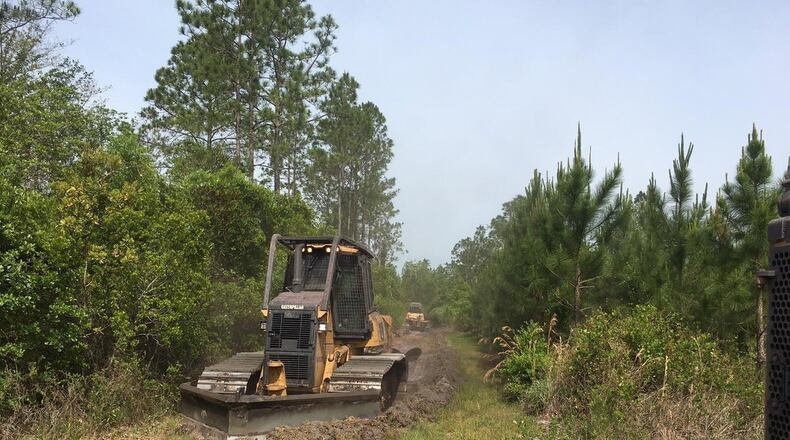 Crews have been trying to contain the wildfire in the Okefenokee National Wildlife Refuge since April 6. (Credit: USFWSFireSE/Twitter)