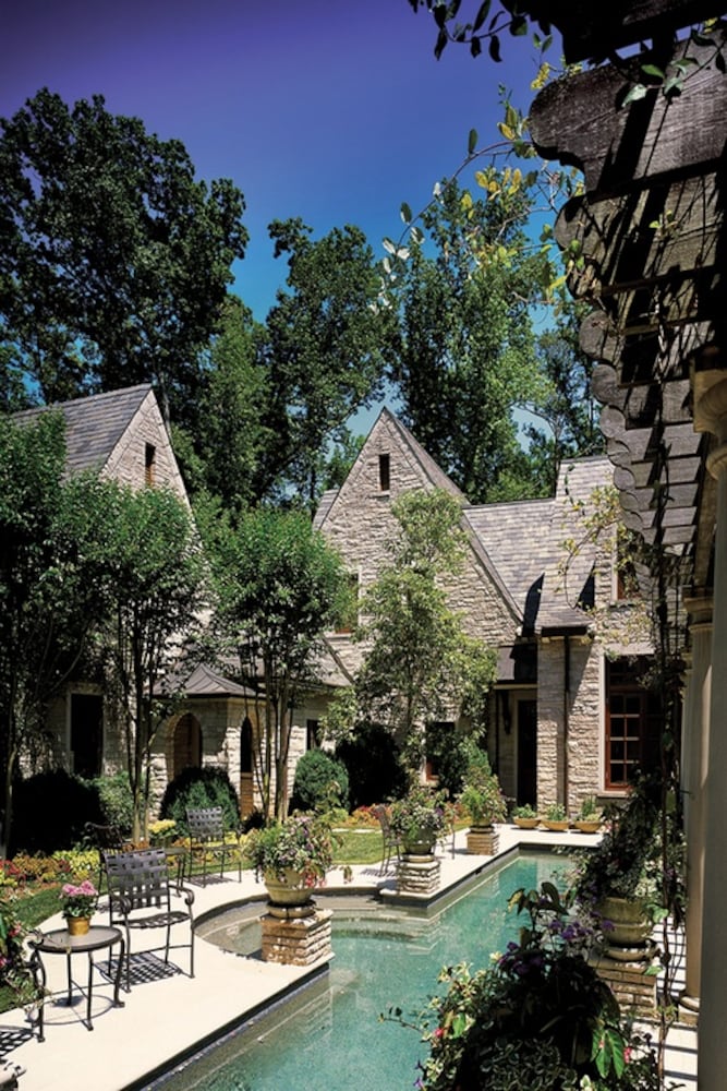 2042 W Paces Ferry Rd NW, Atlanta, GA 30327