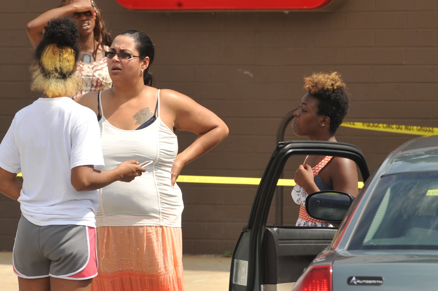 Man shot inside south DeKalb Quik Trip