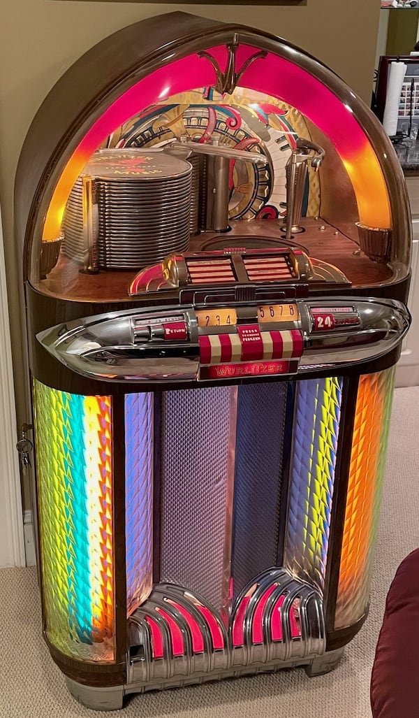 This vintage Wurlitzer model 1100 jukebox from 1948 spins 78 rpm records. (Courtesy of Wayne Ward)