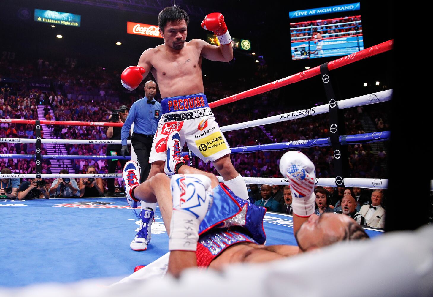 Pacquiao beats Keith Thurman
