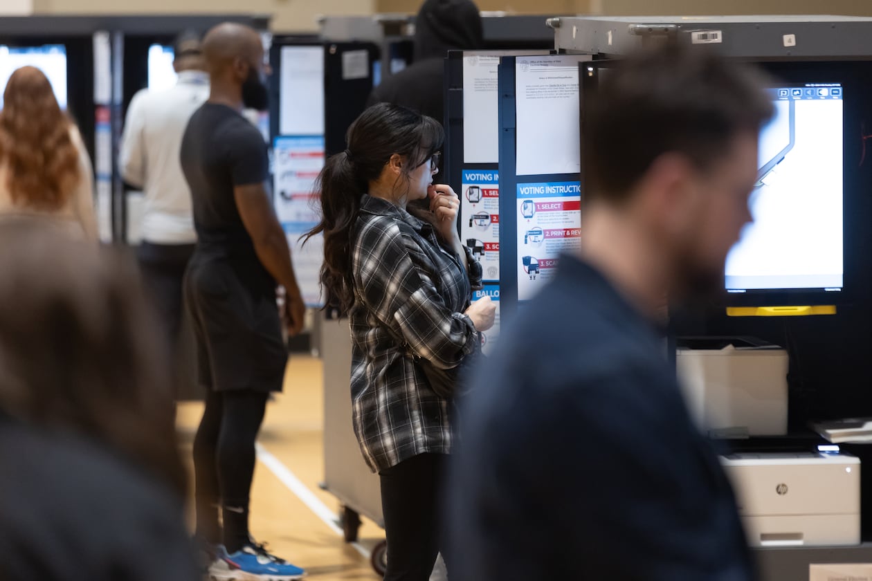 The city of Atlanta will be able to keep its 81 polling locations open until 8 p.m. Tuesday after Monday's ruling by Fulton County Superior Court Judge Melynee Leftridge. (John Spink/AJC 2024)