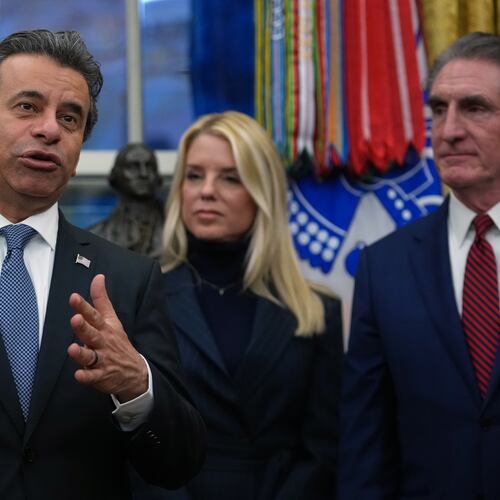 Dr. Marty Makary, commissioner of the Food and Drug Administration speaks at an event on addiction recovery in the Oval Office of the White House, Thursday, Jan. 29, 2026, in Washington, as Attorney General Pam Bondi and Interior Secretary Doug Burgum listen. (AP Photo/Allison Robbert)