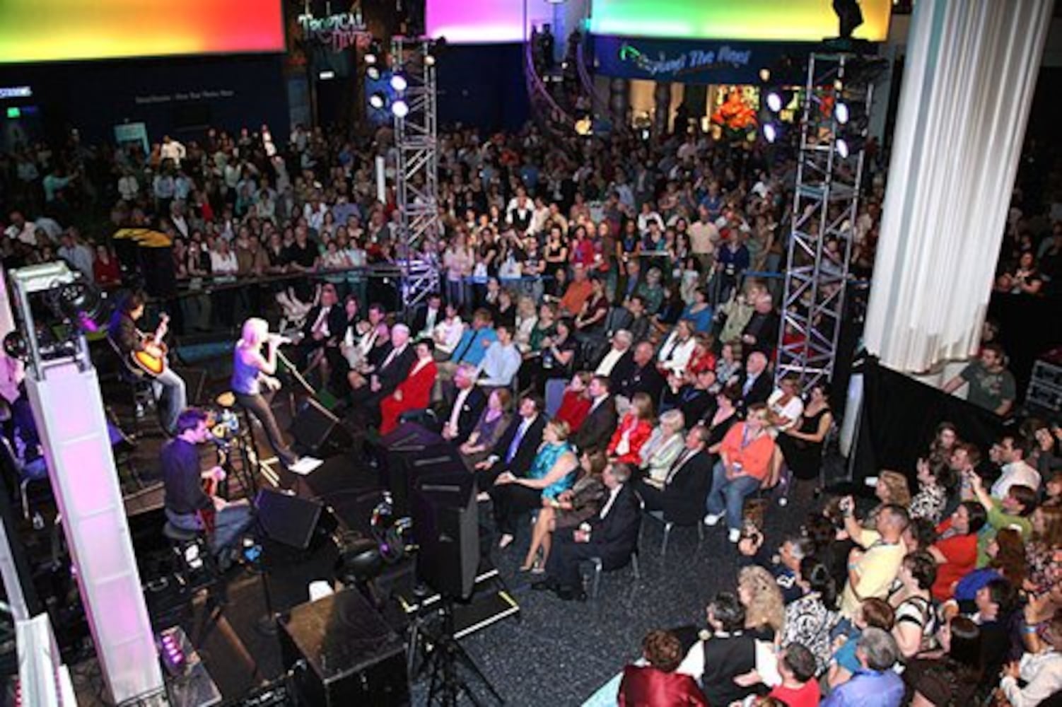 Kellie Pickler performs at GA Aquarium