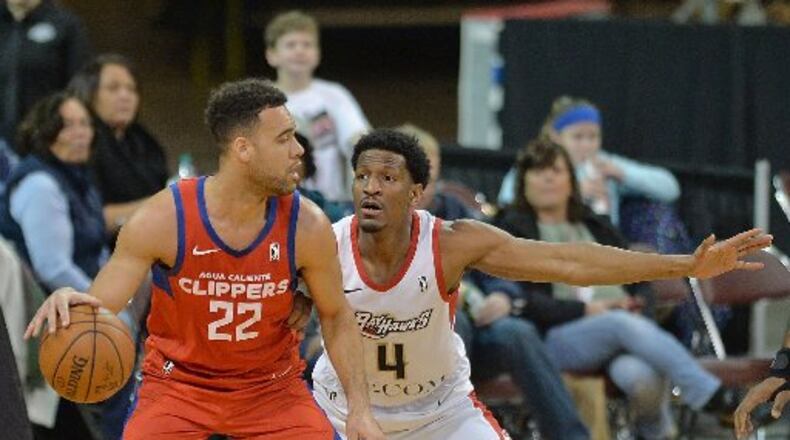 Andrew White defends J.J. O'Brien during a G-League game.