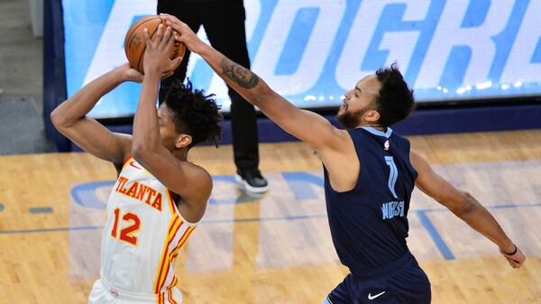 Memphis Grizzlies forward Kyle Anderson (1) blocks a shot by Atlanta Hawks forward De'Andre Hunter (12) in the first half Saturday, Dec. 26, 2020, in Memphis, Tenn. (Brandon Dill/AP)