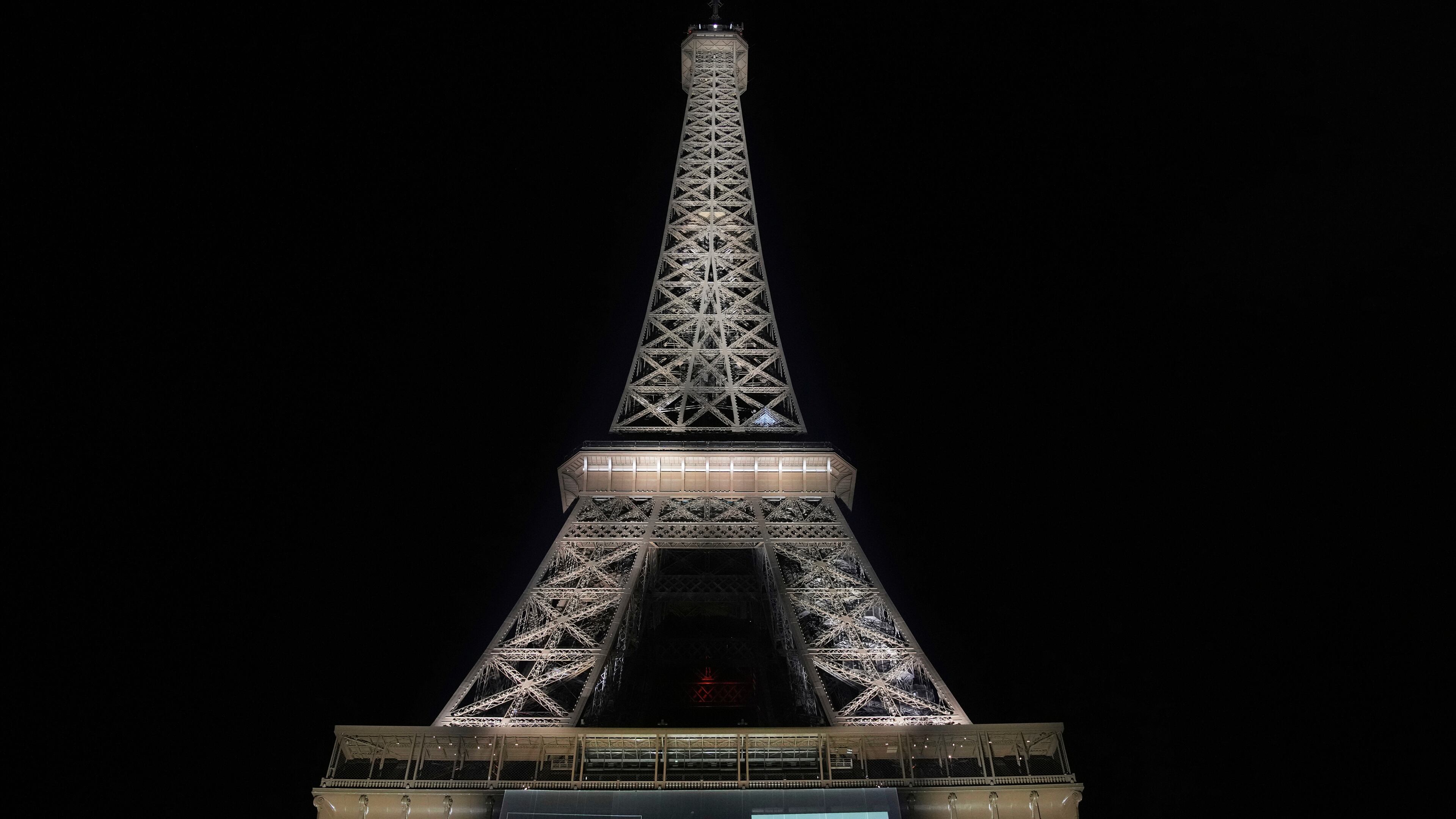A large screen displays Palestinian and Israeli flags and a dove on the Eiffel Tower, Sunday, Sept. 21, 2025, in Paris, as France prepares to formally recognize a Palestinian state at the United Nations General Assembly. (AP Photo/Christophe Ena)