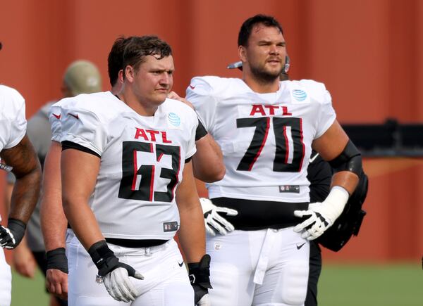 Falcons guard Chris Lindstrom (63) and offensive tackle Jake Matthews (70) take a rest during training camp at the Falcons Practice Facility, Tuesday, August 2, 2022, in Flowery Branch, Ga. (Jason Getz / Jason.Getz@ajc.com)
