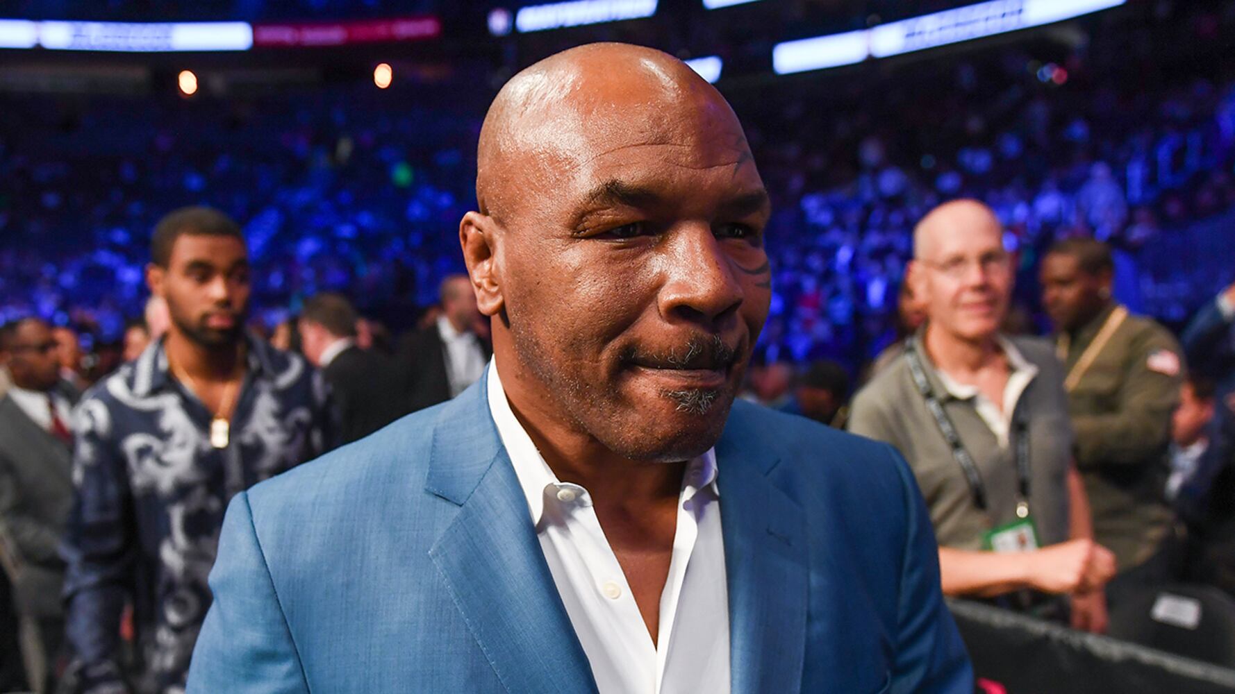 Stars come out to watch Floyd Mayweather vs. Conor McGregor