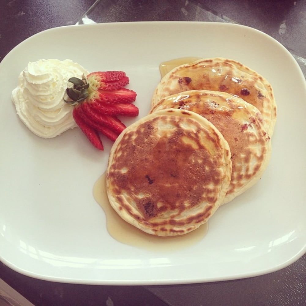 mMm! Pancakes! :) American style blueberry pancakes with maple syrup. #PancakeDay #American #pancakes #maplesyrup #omnomnom #food #yummy Photo posted by @bflex87