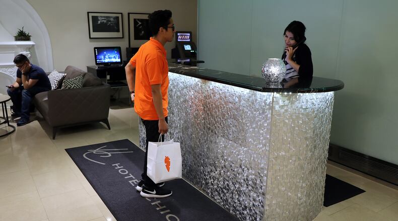 Mike Bravo, cq, left, a delivery driver with the Eat Purely food service, delivers a meal to a guest at Hotel Chicago on West Jackson Boulevard in Chicago on Wednesday, Aug. 2, 2017. Hotel guests get a ten percent discount from Eat Purely. (Terrence Antonio James/Chicago Tribune/TNS)