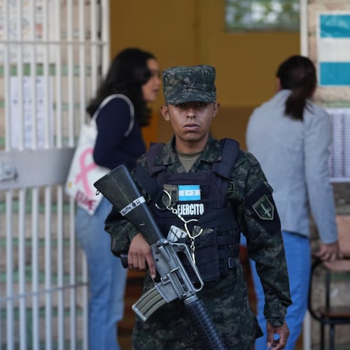 A soldier guards a polling station during general elections in Tegucigalpa, Honduras, Sunday, Nov. 30, 2025. (AP Photo/Moises Castillo)