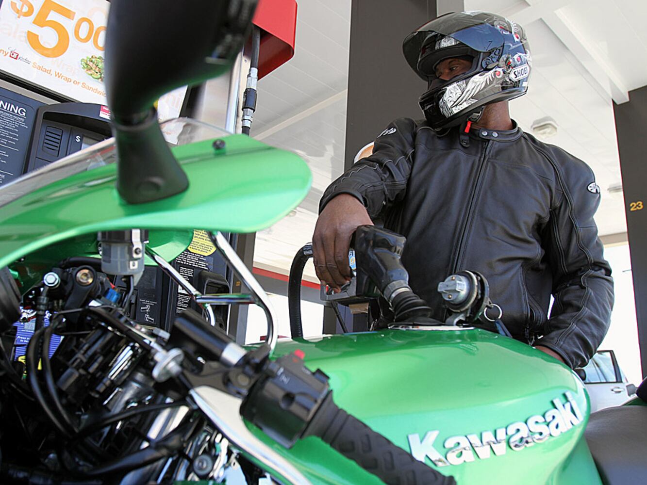 Metro Atlanta gas prices stuck in high gear