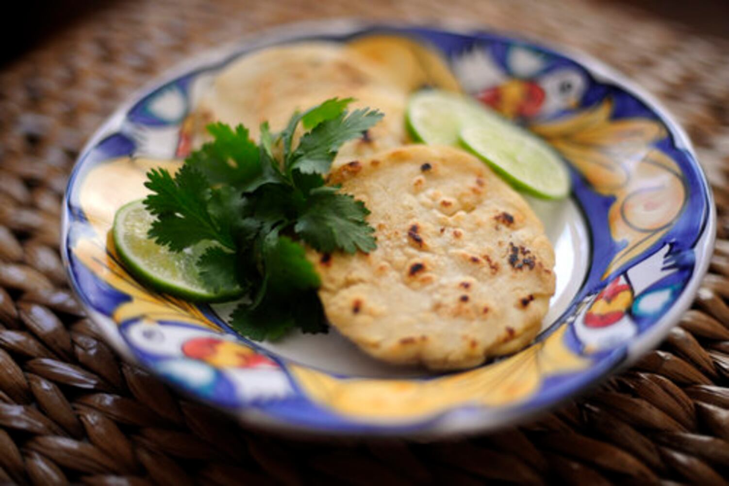 Make pupusas de queso