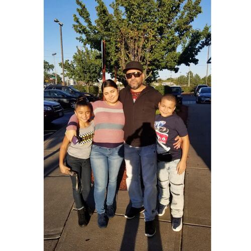 This undated photo provided by Jeanette Pagan-Lopez shows Geraldo Lunas Campos with his three children. Lunas Campos died Jan. 3, 2026, at an ICE detention facility in El Paso, Texas. (Jeanette Pagan-Lopez via AP)
