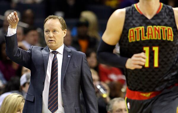 The Atlanta Hawks' head coach Mike Budenholzer points from the sidelines as his team moves the ball up the court against the Charlotte Hornets Wednesday, Jan. 13, 2016. (AP)