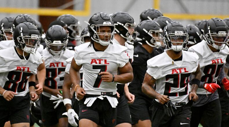 Atlanta Falcons running back Bijan Robinson (7) and other players participate in a drill during rookie minicamp at Atlanta Falcons Training Facility, Friday, May 12, 2023, in Flowery Branch. (Hyosub Shin / Hyosub.Shin@ajc.com)