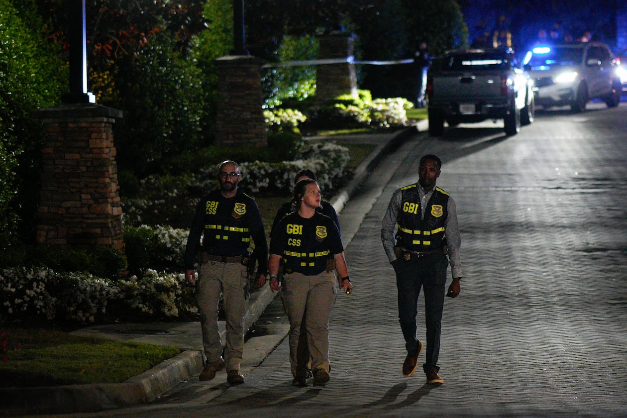 GBI officers investigate late Tuesday after Cobb police searched for a man wanted on an outstanding warrant for murder. The man, identified as 31-year-old Damian Strozier, was fatally shot, according to the GBI. (Ben Hendren for the AJC)