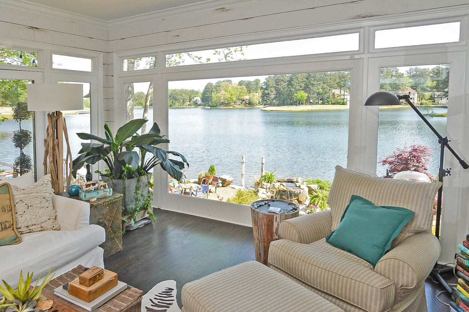 Lakefront Roswell home serves as backdrop for bird habitat