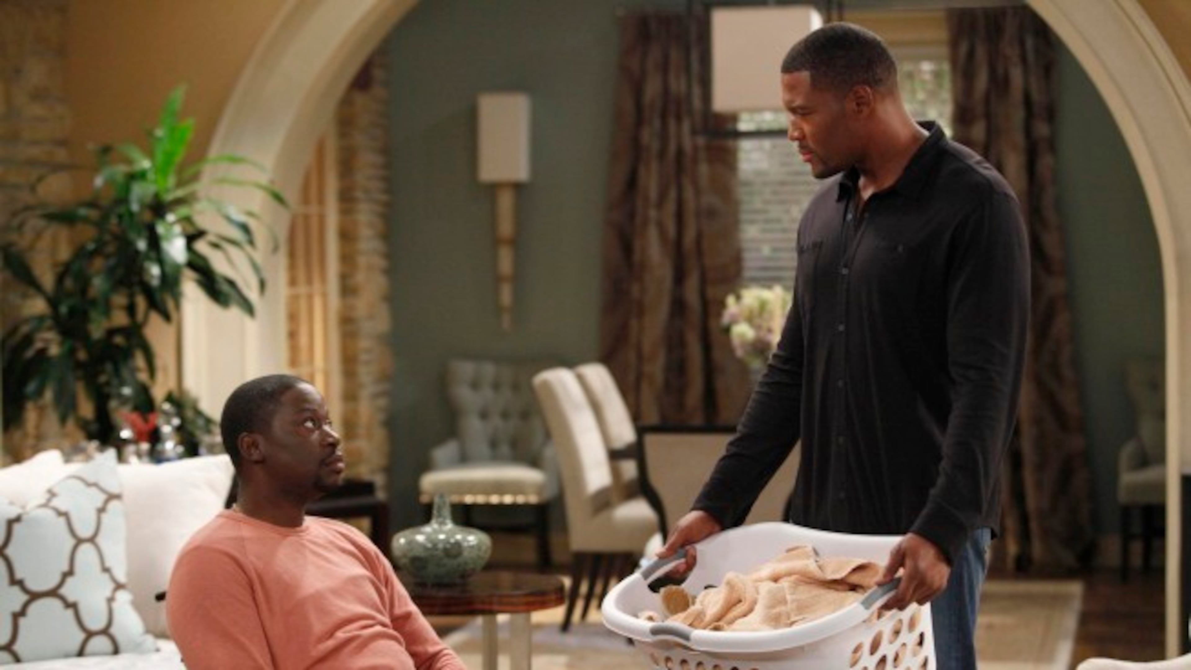 BROTHERS: Chill (Daryl Chill Mitchell, L) and Mike (Michael Strahan, R) are forced to help out around the house in the BROTHERS episode "House Rules/Anniversary" airing as part of the one-hour series premiere Friday, Sept. 25 (8:30-9:00 PM ET/PT) on FOX. ©2009 Fox Broadcasting Co. Cr: Greg Gayne/FOX
