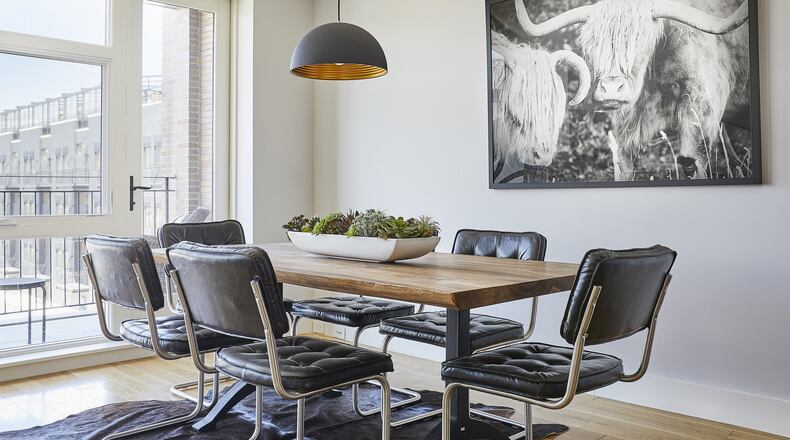 Black-and-white photography is a welcome surprise in this dining room. (Design Recipes)
