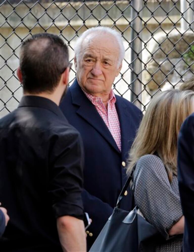 Stars, fans say goodbye to James Gandolfini