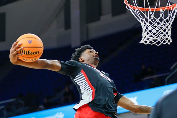 Georgia forward Jake Wilkins dunks before an exhibition game against Georgia State. (Miguel Martinez-Jimenez/AJC)