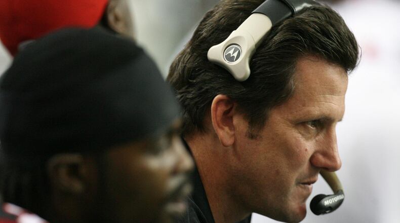 Falcons offensive coordinator Greg Knapp sits on the bench with quarterback Michael Vick in 2006. (CURTIS COMPTON / AJC staff)