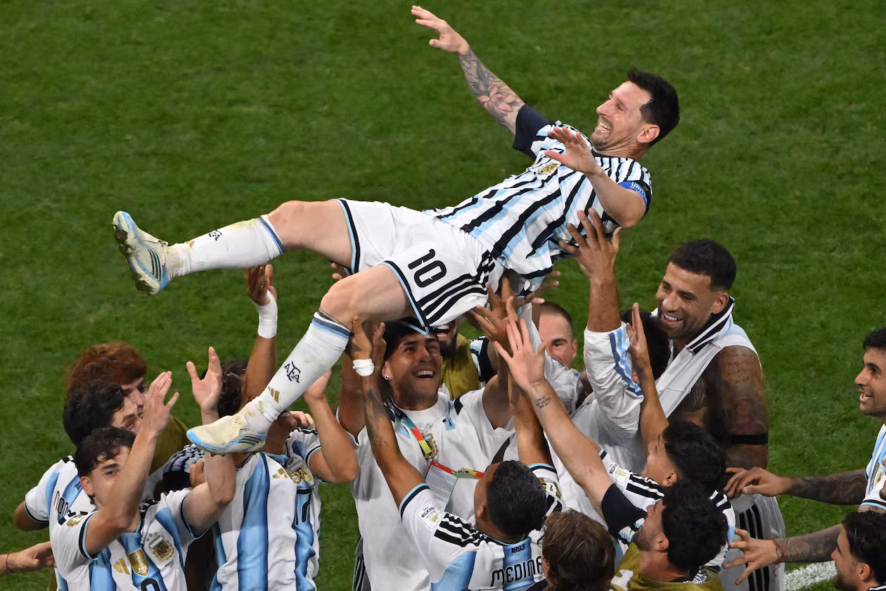 Argentina forward Lionel Messi (10) celebrates with teammates after Argentina beat Egypt during the Argentina vs. Egypt FIFA World Cup game on Tuesday, July 7, 2026, in Atlanta. Argentina won 3-2 over Egypt. (Hyosub Shin/AJC)