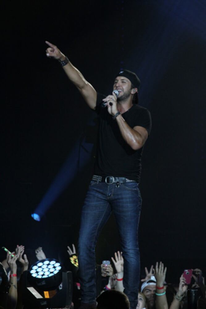 Luke Bryan, Florida Georgia Line play Lakewood