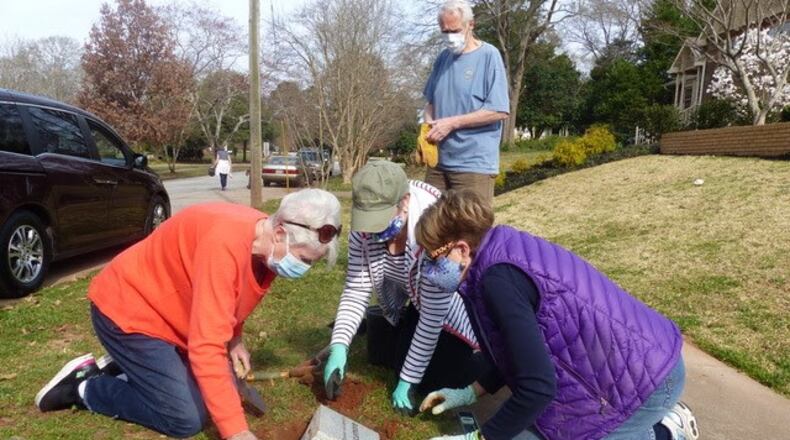 The Avondale Estates Garden Club along with the City’s Arboretum Board has started installing stone markers to identify trees by species and common name,