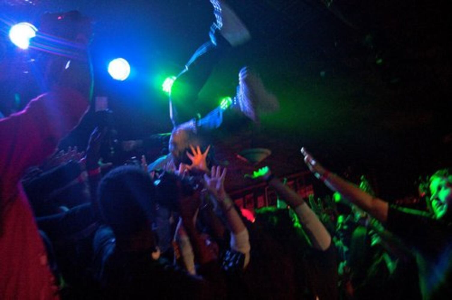 Rapper B.o.B. wows fans at Smith's Olde Bar