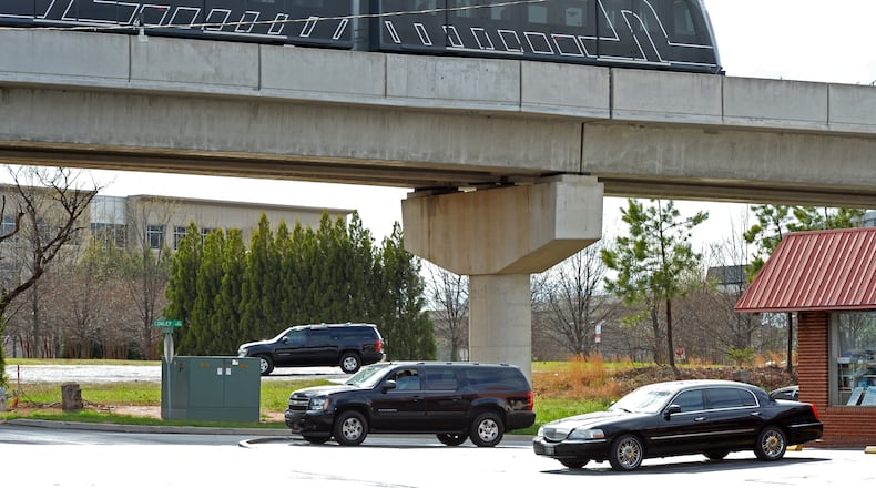 March 29, 2014 College Park - Uber drivers wait to be called for their customers on Roosevelt Highway near Hartsfield-Jackson Atlanta International Airport on Saturday, March 29, 2014. As new technology-fueled cab hailing services like Uber aim to shake up how people get around transportation-challenged metro Atlanta, it's also spreading to one of the region's biggest centers for ground transportation: the world's busiest airport. HYOSUB SHIN / HSHIN@AJC.COM Uber drivers wait to be called for their customers on Roosevelt Highway near Hartsfield-Jackson International Airport. AJC file/Hyosub Shin, hshin@ajc.com
