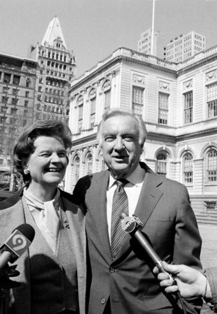 Walter Cronkite: Veteran newsman dies