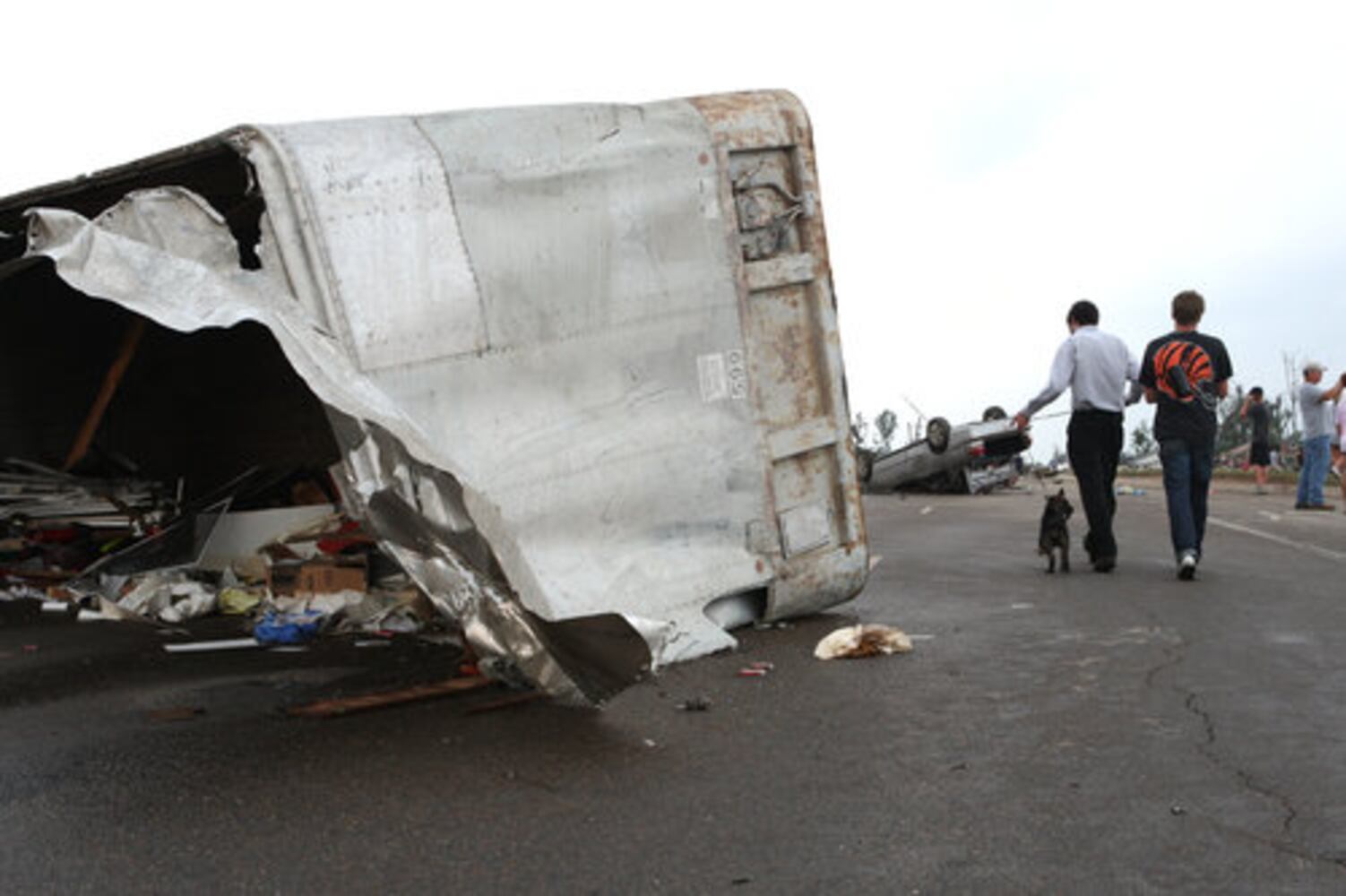 Deadly tornado rips through Tuscaloosa, Ala.