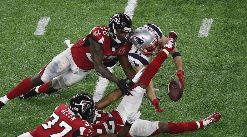 HOUSTON, TX - FEBRUARY 05: Julian Edelman #11 of the New England Patriots makes a 23 yard catch in the fourth quarter against Ricardo Allen #37, Robert Alford #23 and Keanu Neal #22 of the Atlanta Falcons during Super Bowl 51 at NRG Stadium on February 5, 2017 in Houston, Texas. (Photo by Ezra Shaw/Getty Images)