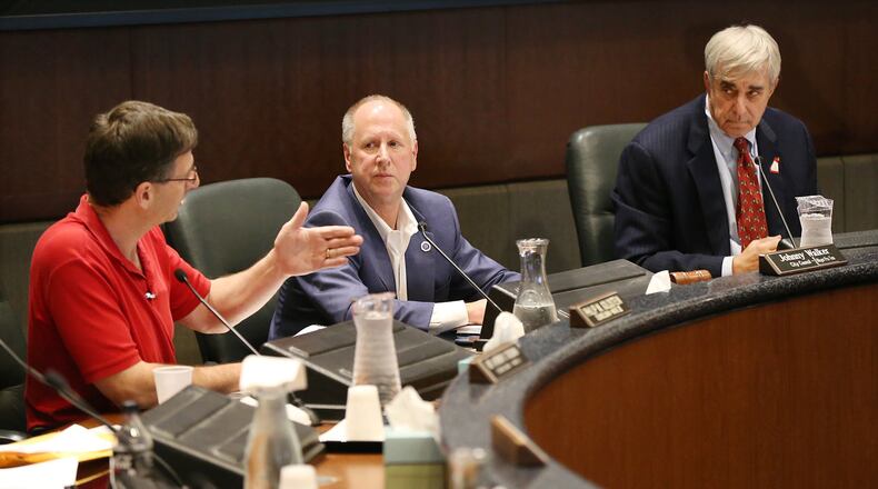 Councilman Philip Goldstein (from left), councilman Johnny Walker, and Mayor Steve “Thunder” Tumlin discuss the pension plan during a Marietta City Council special meeting on Wednesday. The city’s pension plan withheld benefits from Janet Cosper when her husband, longtime city administrator Hal Cosper, died. CURTIS COMPTON / CCOMPTON@AJC.COM