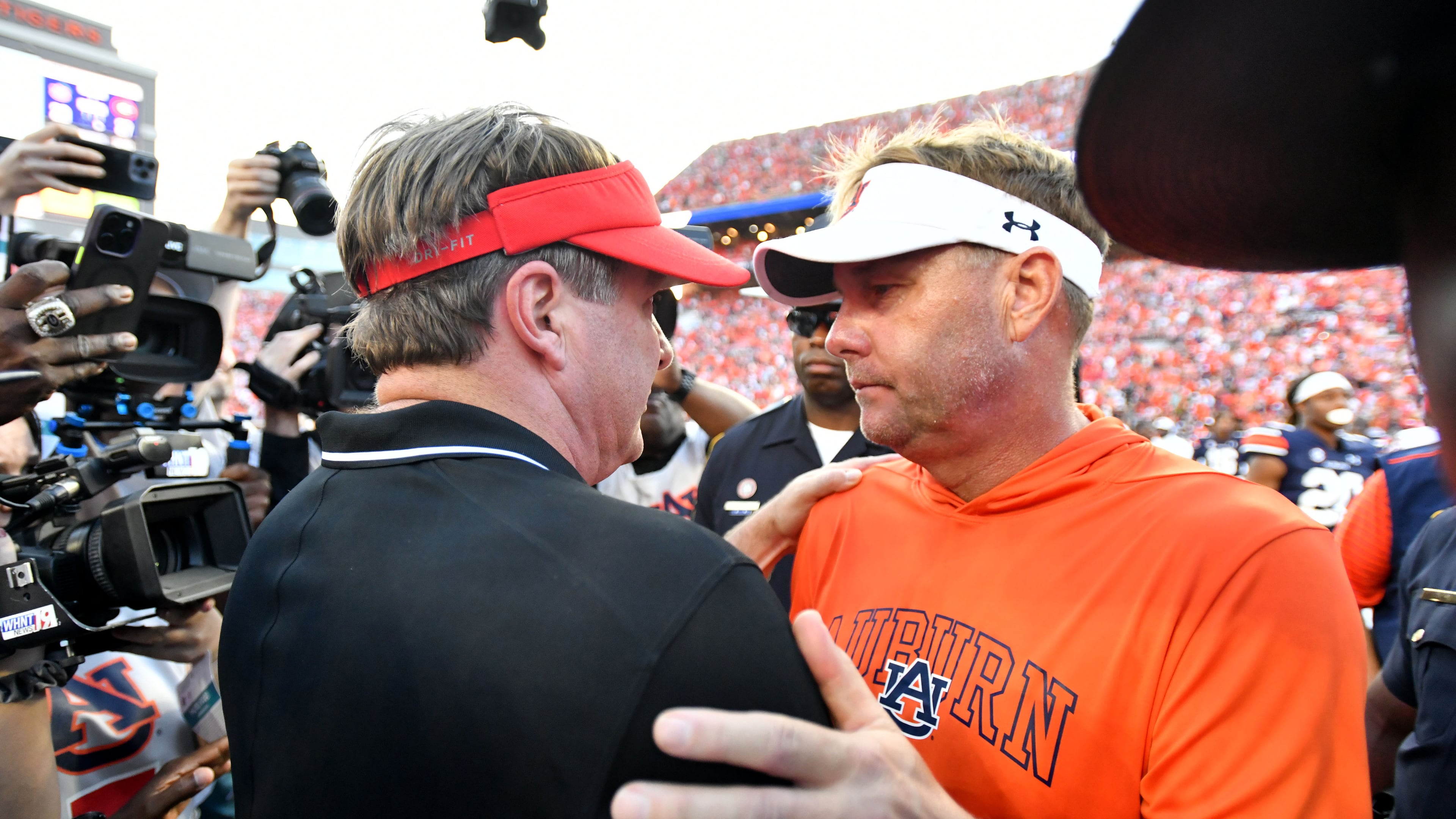 Georgia coach Kirby Smart (left) and Auburn coach Hugh Freeze shake hands after Georgia beat Auburn in an NCAA football game. (Hyosub Shin/AJC 2023)
