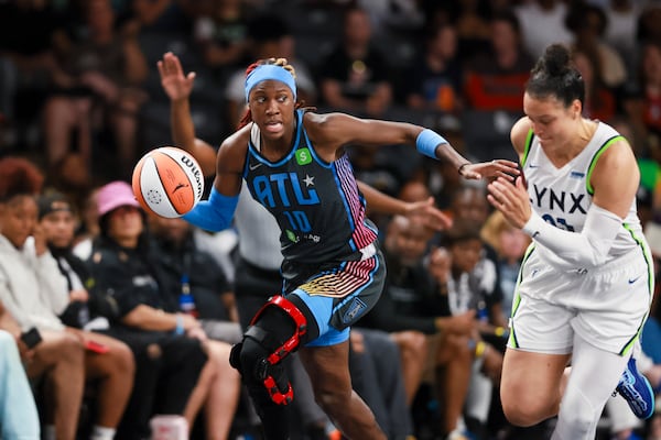 Dream guard Rhyne Howard on the move against the Lynx last month.