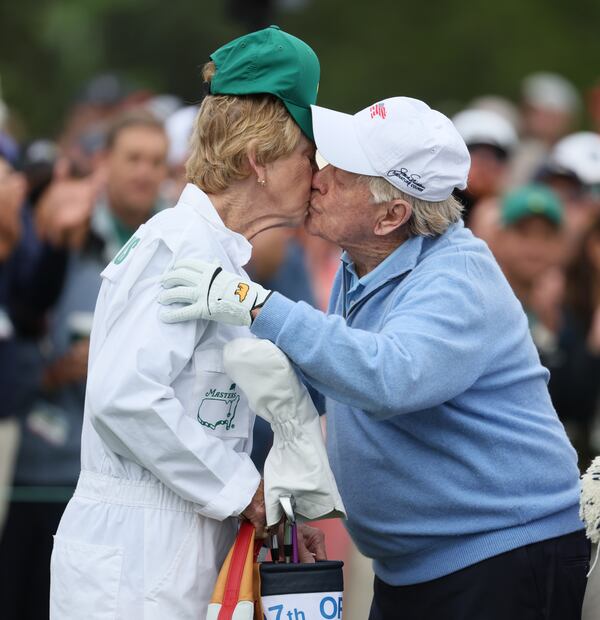 Honorary Starter Jack Nicklaus kisses his wife Barbara at the 2024 Masters Tournament at Augusta National Golf Club, Thursday, April 11, 2024, in Augusta, Ga. Jason Getz / Jason.Getz@ajc.com)
