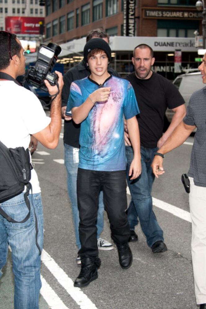 Austin Mahone Visits "Extra"