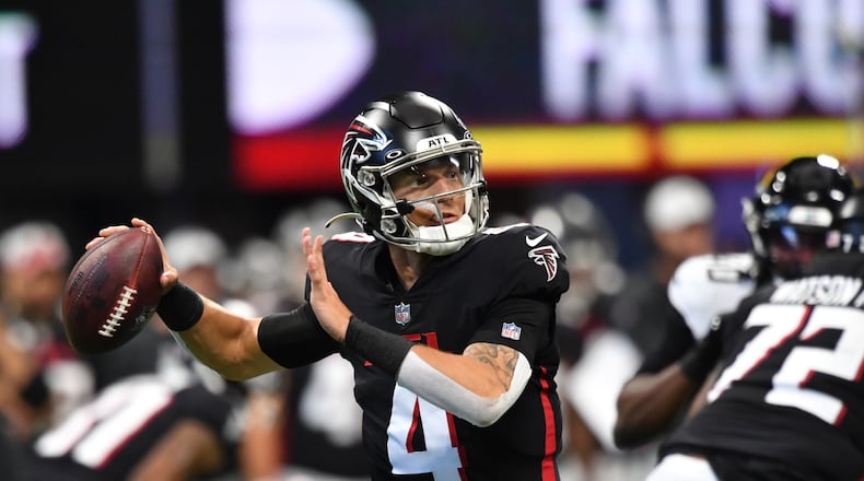 Falcons quarterback Desmond Ridder (4) gets off a pass during the first half of the final exhibition game at Mercedes-Benz Stadium on Saturday, August 27, 2022. (Hyosub Shin / Hyosub.Shin@ajc.com)